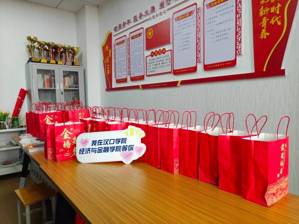 研途暖冬，以礼相赠丨我院开展考研慰问活动